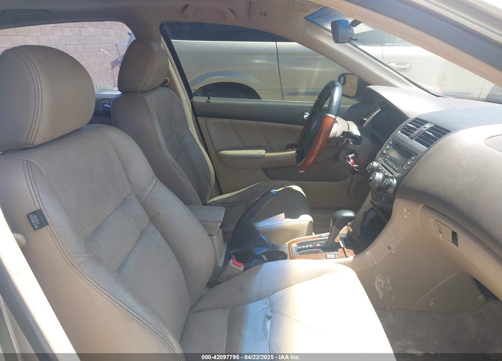 2006 HONDA ACCORD VIN: JHMCM56816C011705