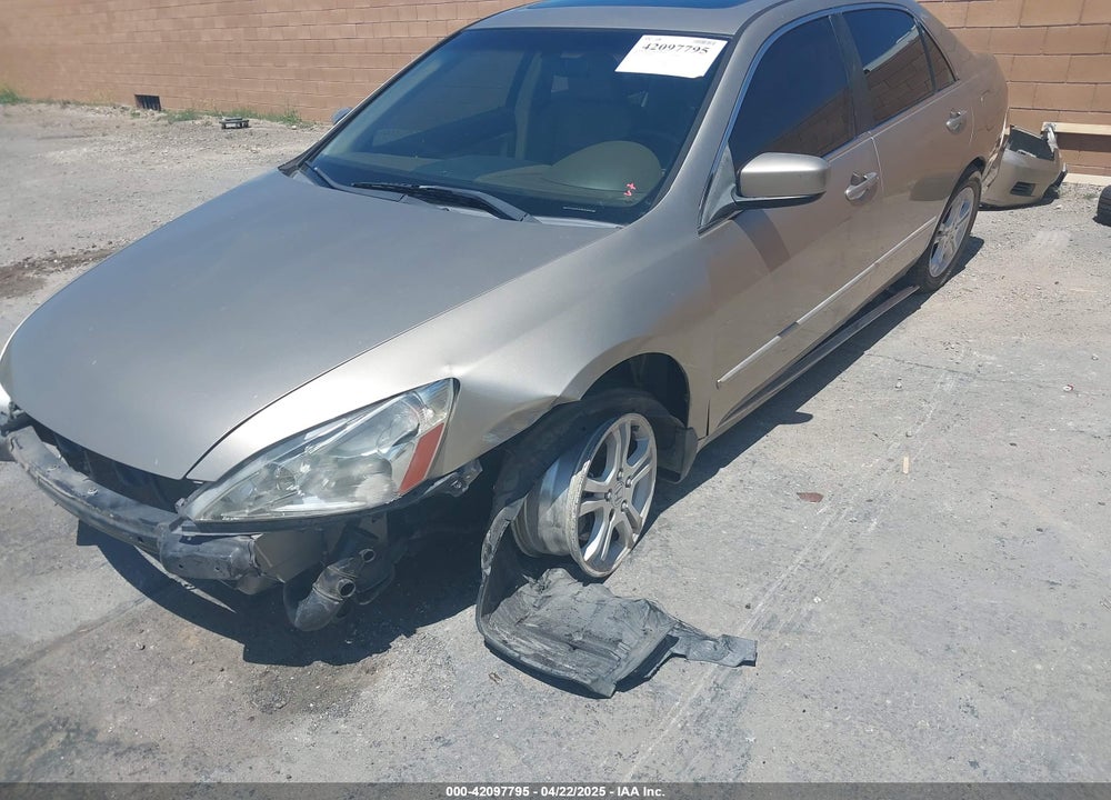 2006 HONDA ACCORD VIN: JHMCM56816C011705