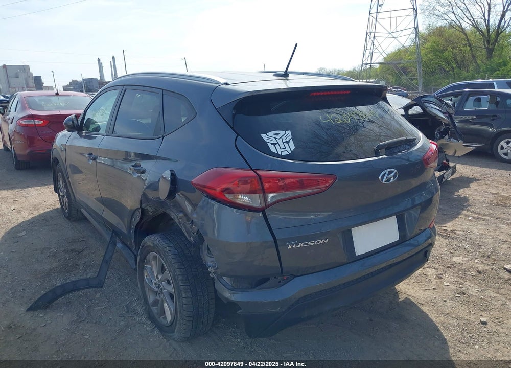 2017 HYUNDAI TUCSON SE VIN: KM8J33A48HU253405