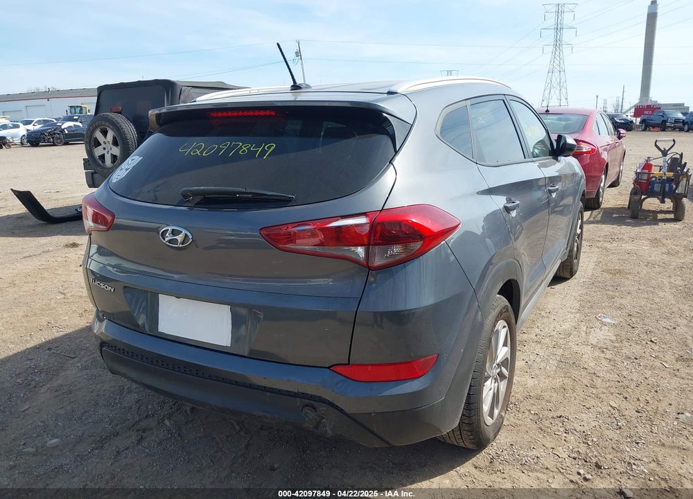 2017 HYUNDAI TUCSON SE VIN: KM8J33A48HU253405