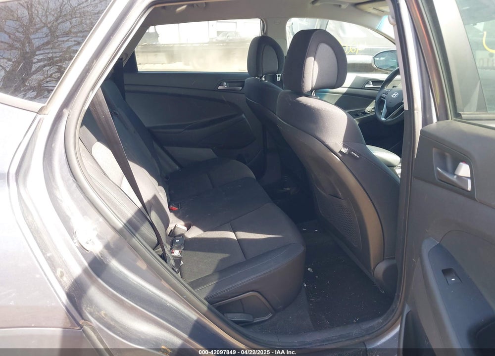 2017 HYUNDAI TUCSON SE VIN: KM8J33A48HU253405