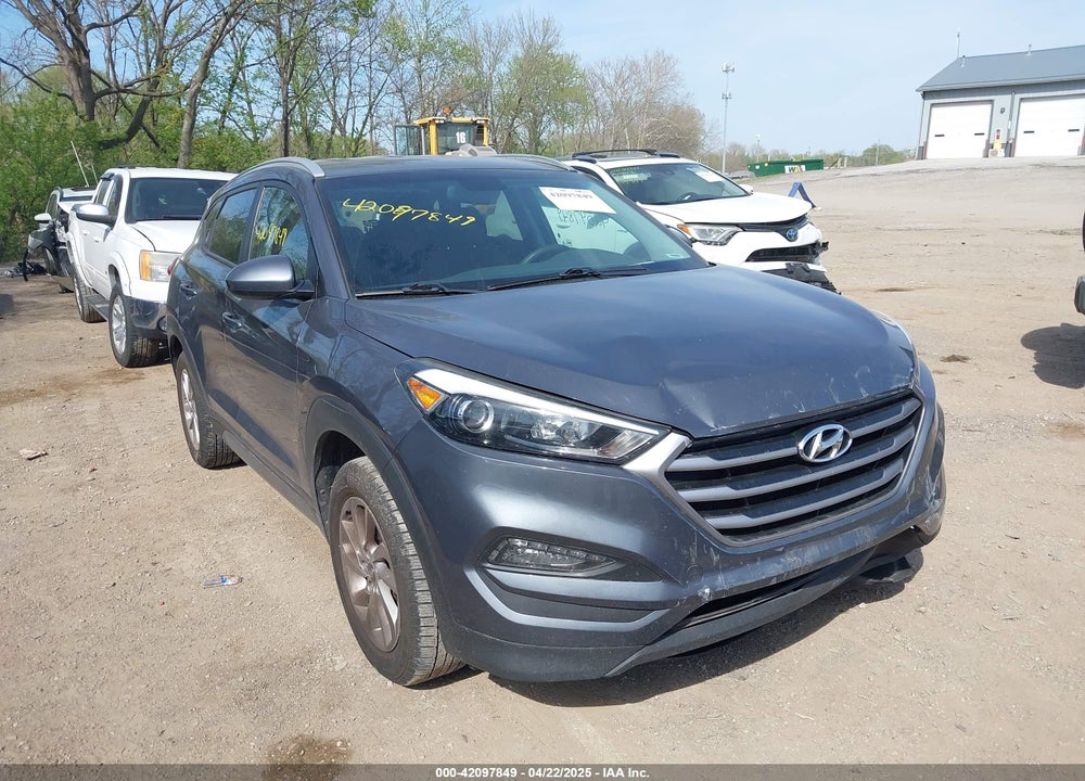 2017 HYUNDAI TUCSON SE VIN: KM8J33A48HU253405