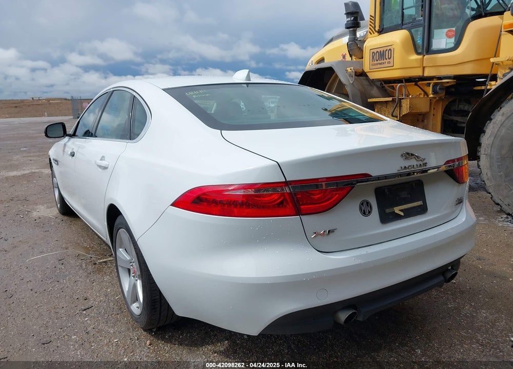 2018 JAGUAR XF 25T VIN: SAJBS4FX7JCY54936