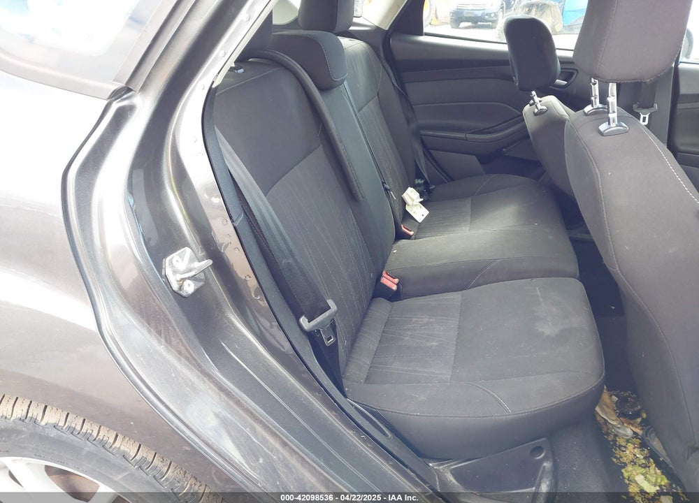 2015 FORD FOCUS SE VIN: 1FADP3K21FL230141