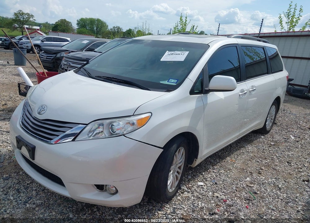 2017 TOYOTA SIENNA XLE PREMIUM 8 PASSENGER VIN: 5TDYZ3DC1HS829344