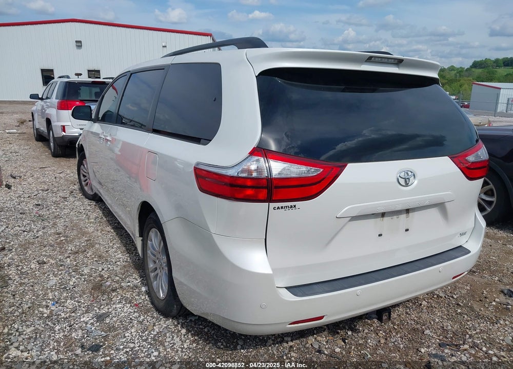 2017 TOYOTA SIENNA XLE PREMIUM 8 PASSENGER VIN: 5TDYZ3DC1HS829344