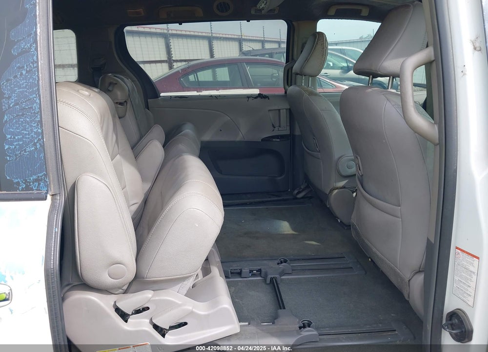 2017 TOYOTA SIENNA XLE PREMIUM 8 PASSENGER VIN: 5TDYZ3DC1HS829344