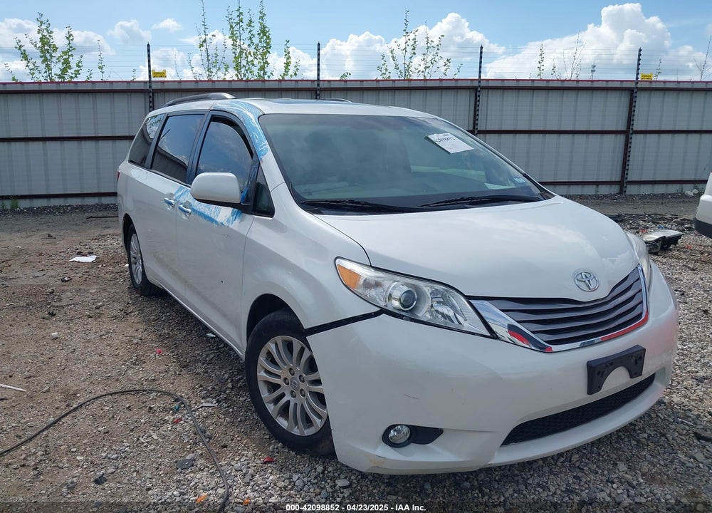 2017 TOYOTA SIENNA XLE PREMIUM 8 PASSENGER VIN: 5TDYZ3DC1HS829344