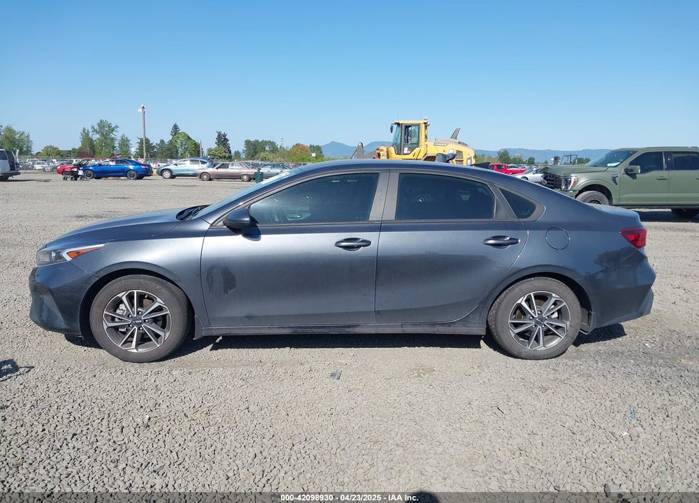 2023 KIA FORTE LXS VIN: 3KPF24AD8PE585604