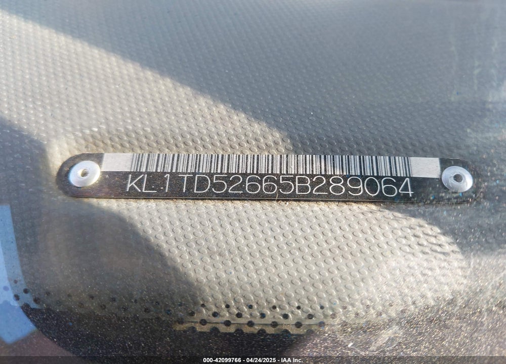 2005 CHEVROLET AVEO LS VIN: KL1TD52665B289064