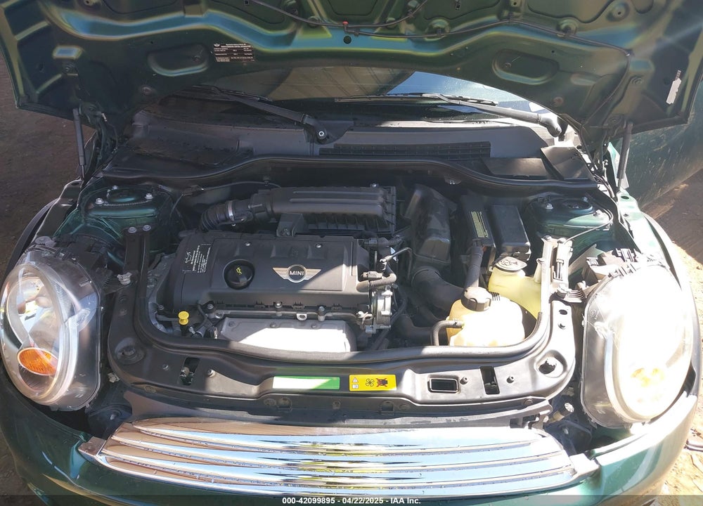 2011 MINI COOPER VIN: WMWSU3C53BT096033
