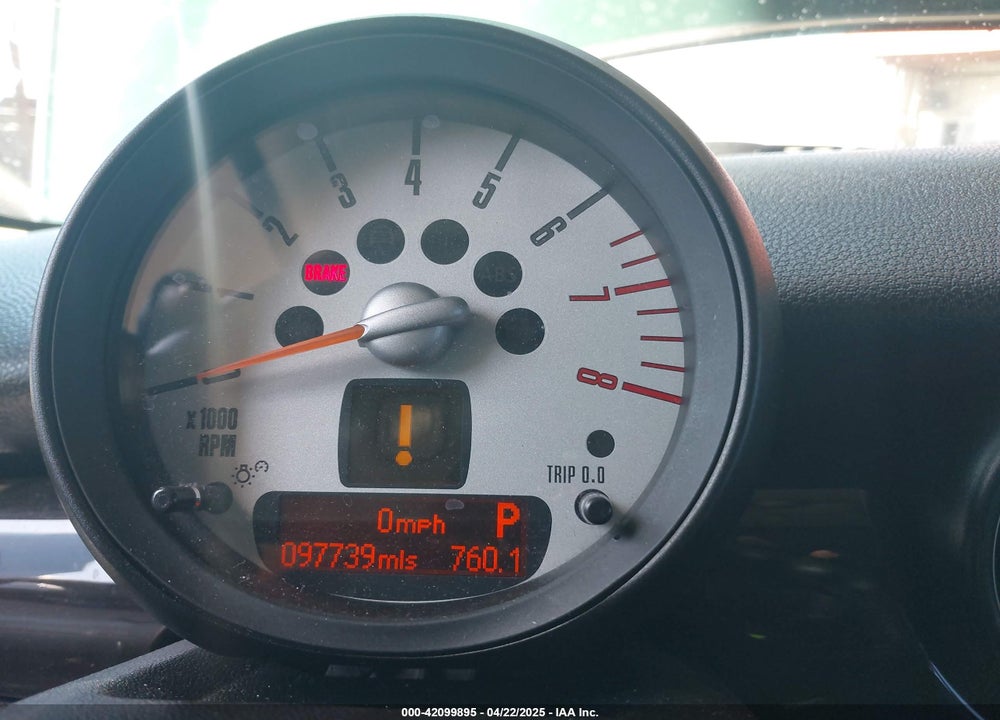 2011 MINI COOPER VIN: WMWSU3C53BT096033