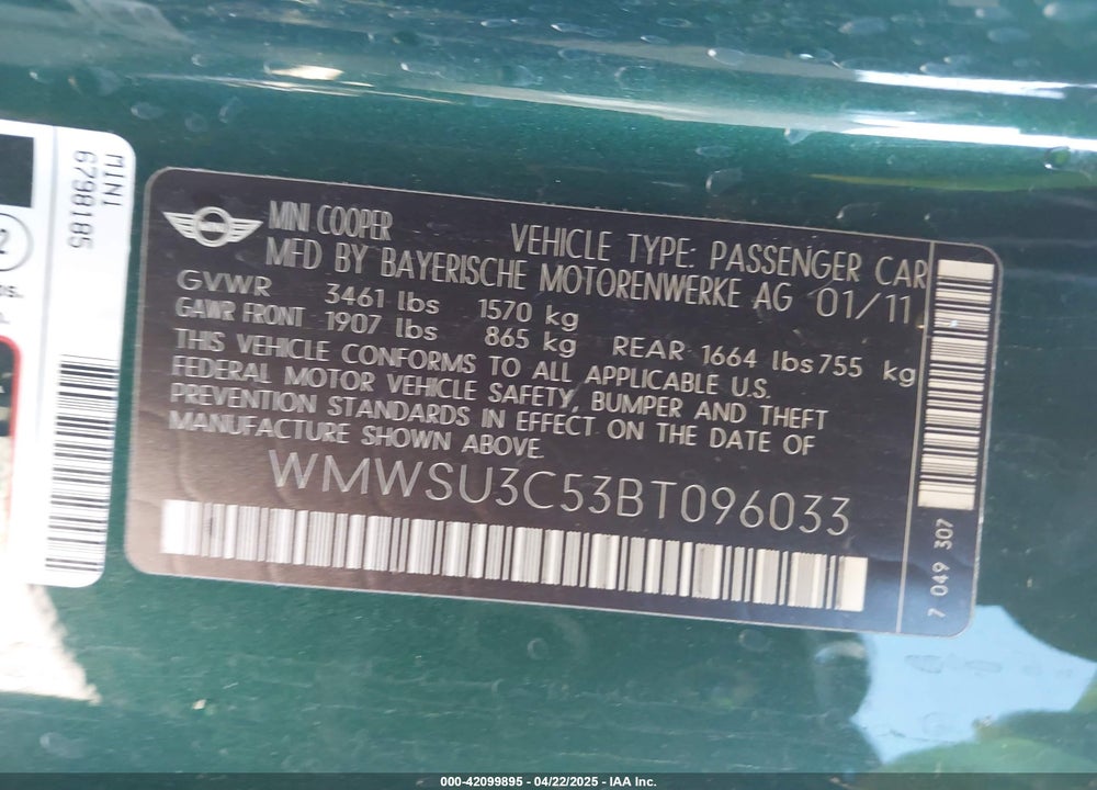 2011 MINI COOPER VIN: WMWSU3C53BT096033