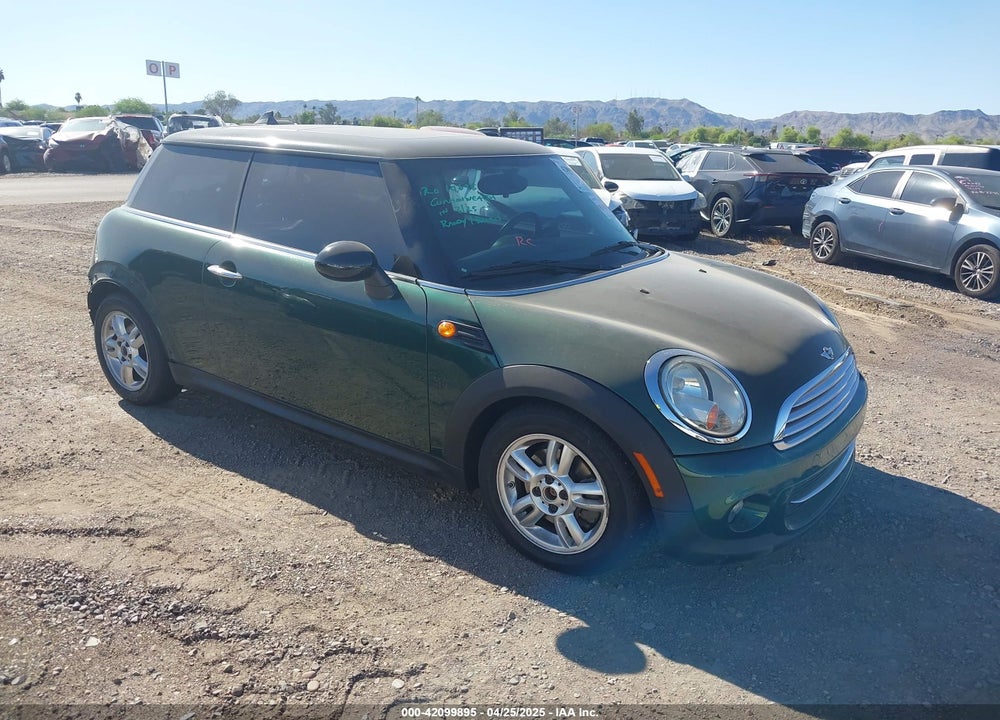 2011 MINI COOPER VIN: WMWSU3C53BT096033