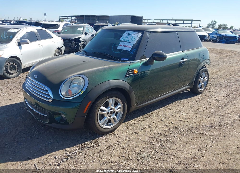 2011 MINI COOPER VIN: WMWSU3C53BT096033