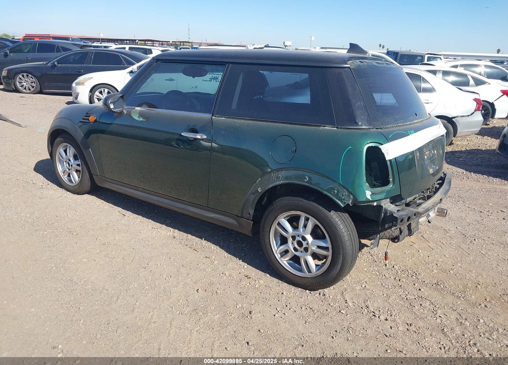 2011 MINI COOPER VIN: WMWSU3C53BT096033