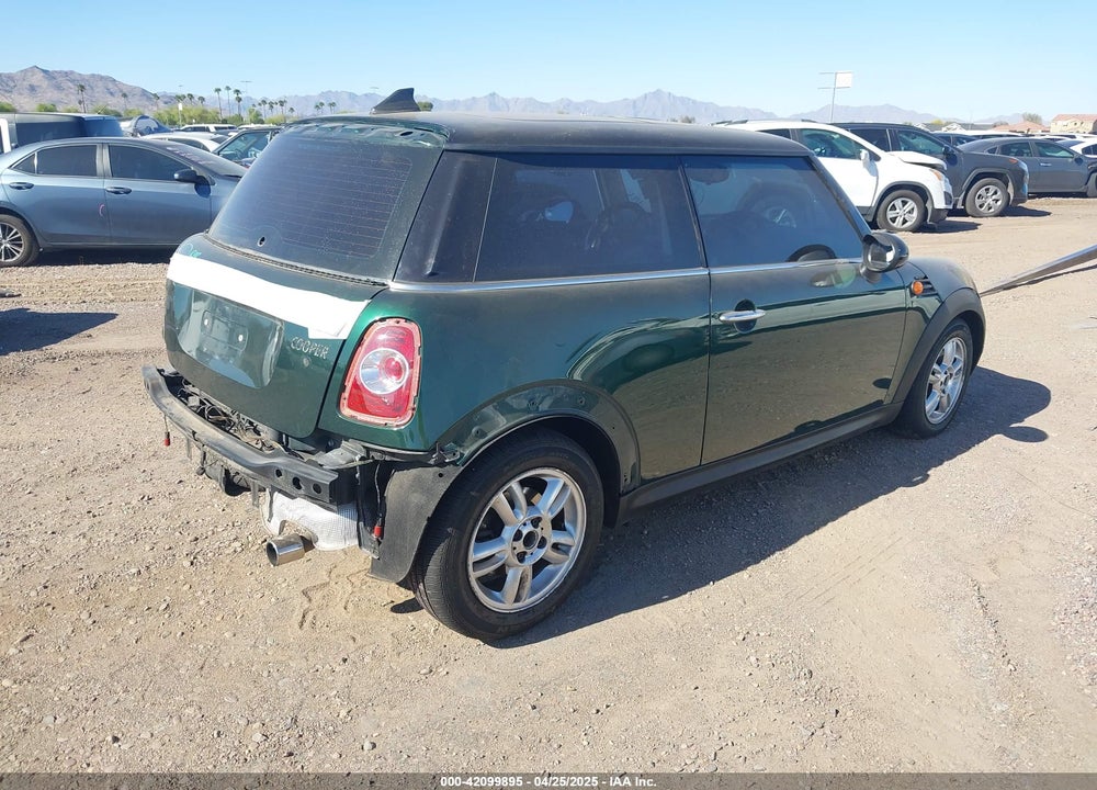 2011 MINI COOPER VIN: WMWSU3C53BT096033