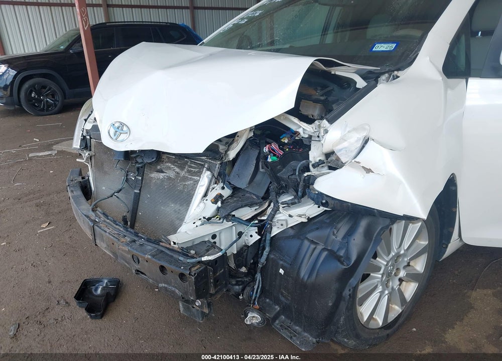 2015 TOYOTA SIENNA XLE 7 PASSENGER VIN: 5TDDK3DC9FS114814