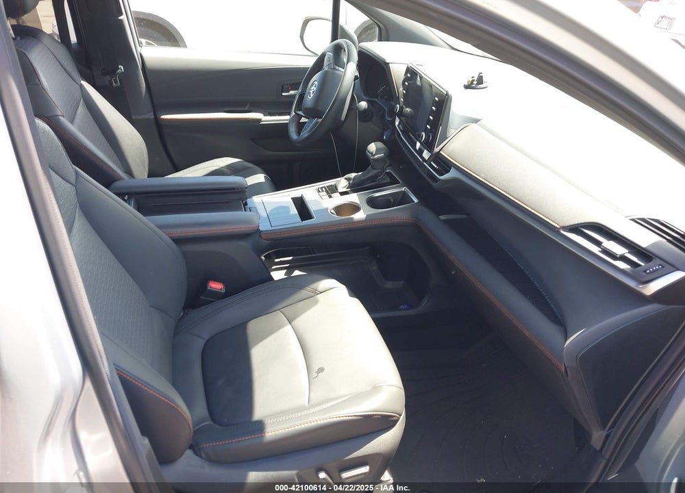 2022 TOYOTA SIENNA XSE VIN: 5TDXRKEC6NS097695