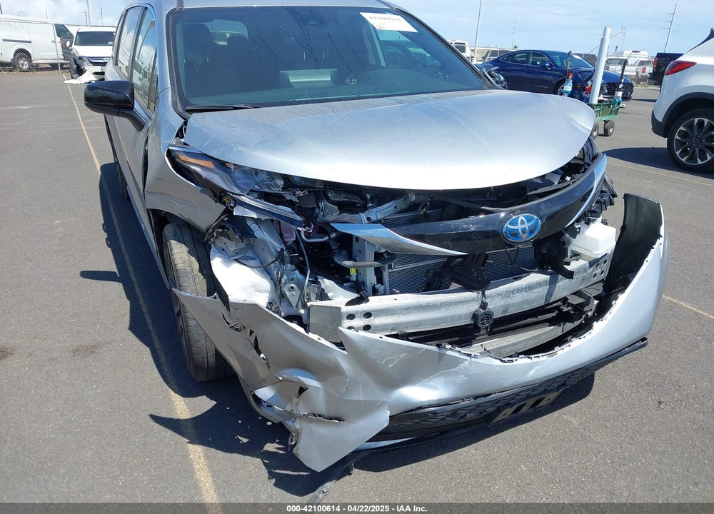 2022 TOYOTA SIENNA XSE VIN: 5TDXRKEC6NS097695