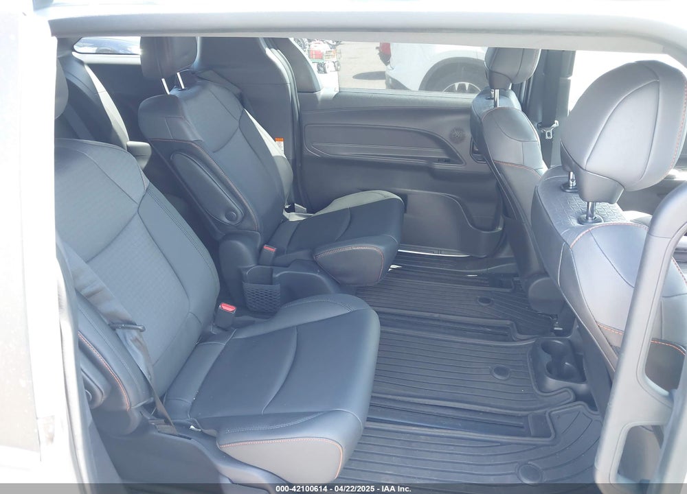2022 TOYOTA SIENNA XSE VIN: 5TDXRKEC6NS097695