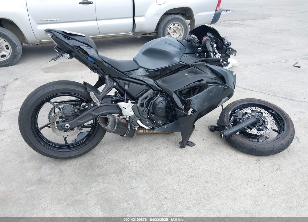 2024 KAWASAKI EX650 P VIN: ML5EXEP10RDAC3208