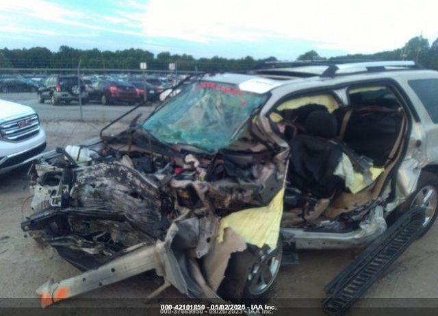 2008 FORD ESCAPE VIN: 1FMCU04198KC08250