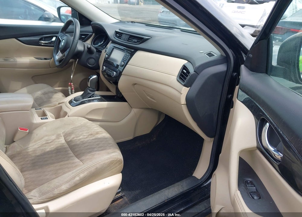 2017 NISSAN ROGUE VIN: 5N1AT2MV0HC842100