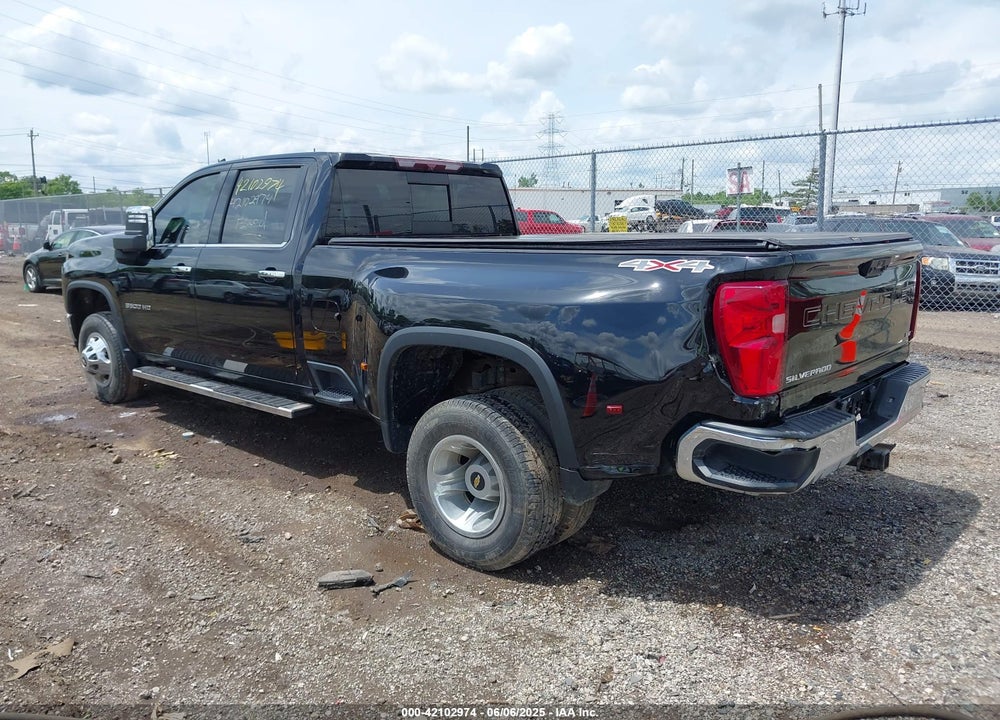 2022 CHEVROLET SILVERADO 3500HD 4WD  LONG BED LTZ VIN: 1GC4YUE71NF100927
