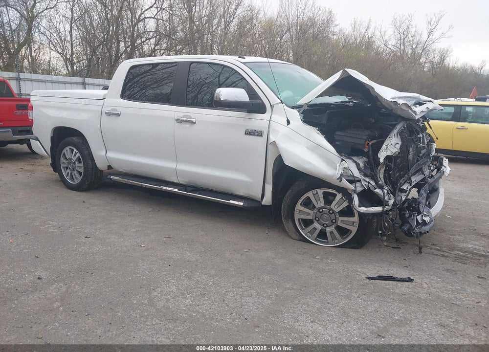 2017 TOYOTA TUNDRA PLATINUM 5.7L V8 VIN: 5TFGW5F17HX214500