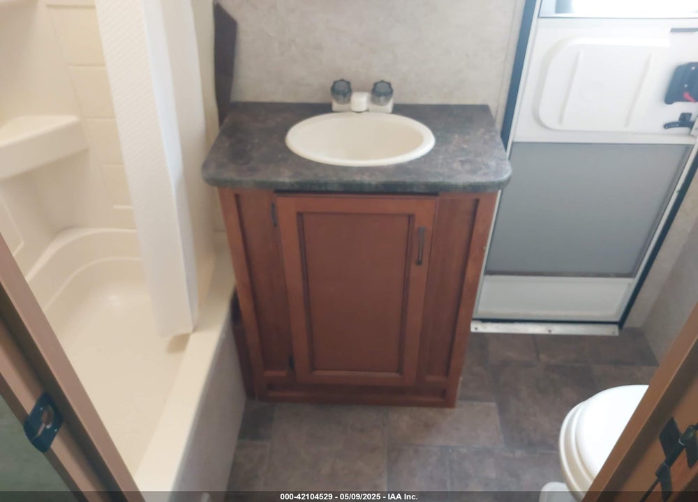 2013 KEYSTONE PREMIER VIN: 4YDT31B27DD421007