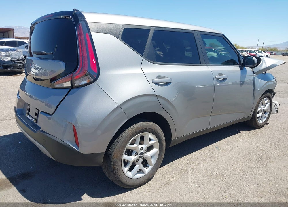 2023 KIA SOUL VIN: KNDJ23AU5P7888652