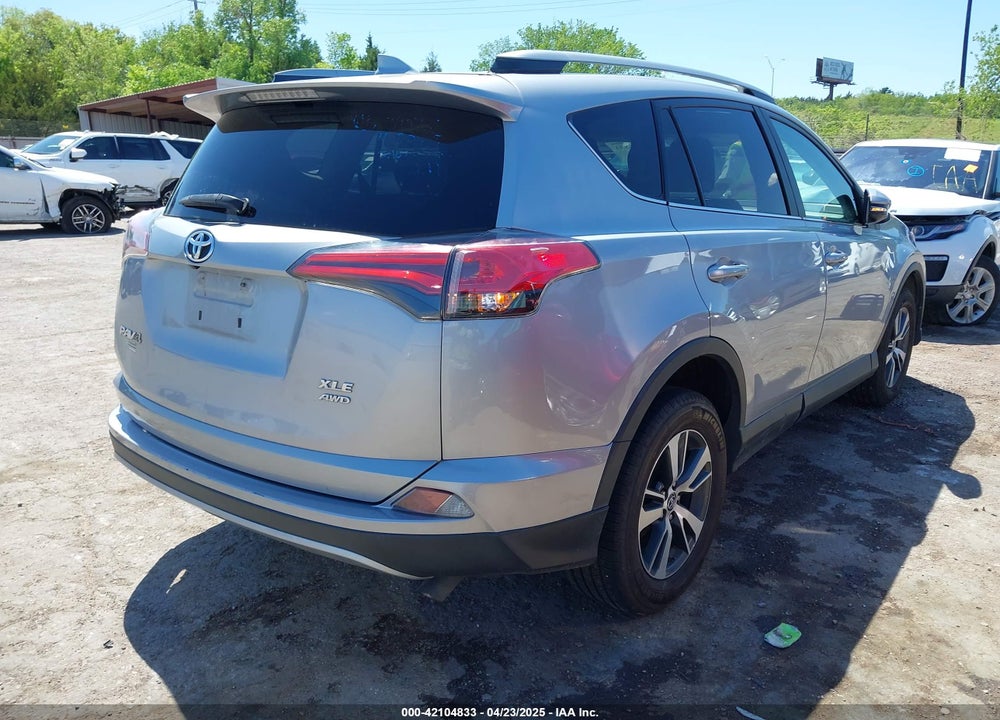 2018 TOYOTA RAV4 XLE VIN: 2T3RFREV8JW704314