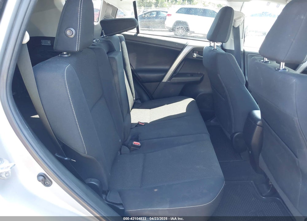 2018 TOYOTA RAV4 XLE VIN: 2T3RFREV8JW704314