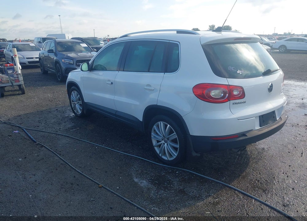 2010 VOLKSWAGEN TIGUAN VIN: WVGBV7AX9AW516463