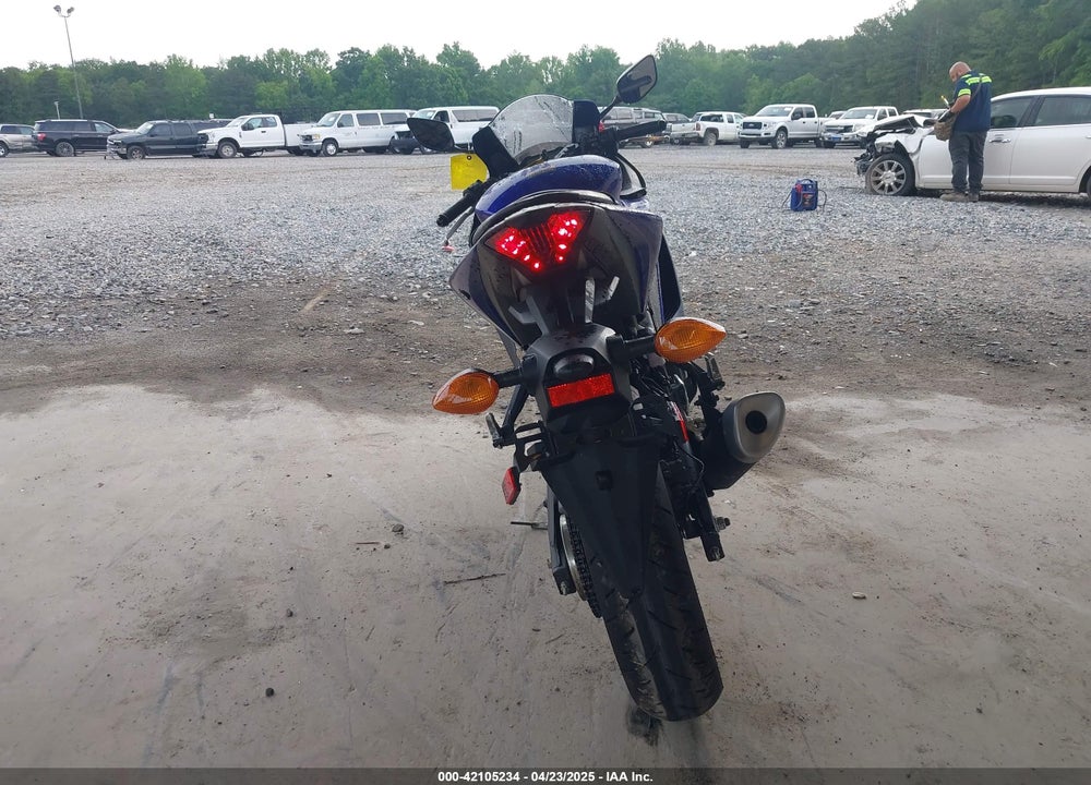 2024 YAMAHA YZFR3 A VIN: MH3RH18Y4RK016205