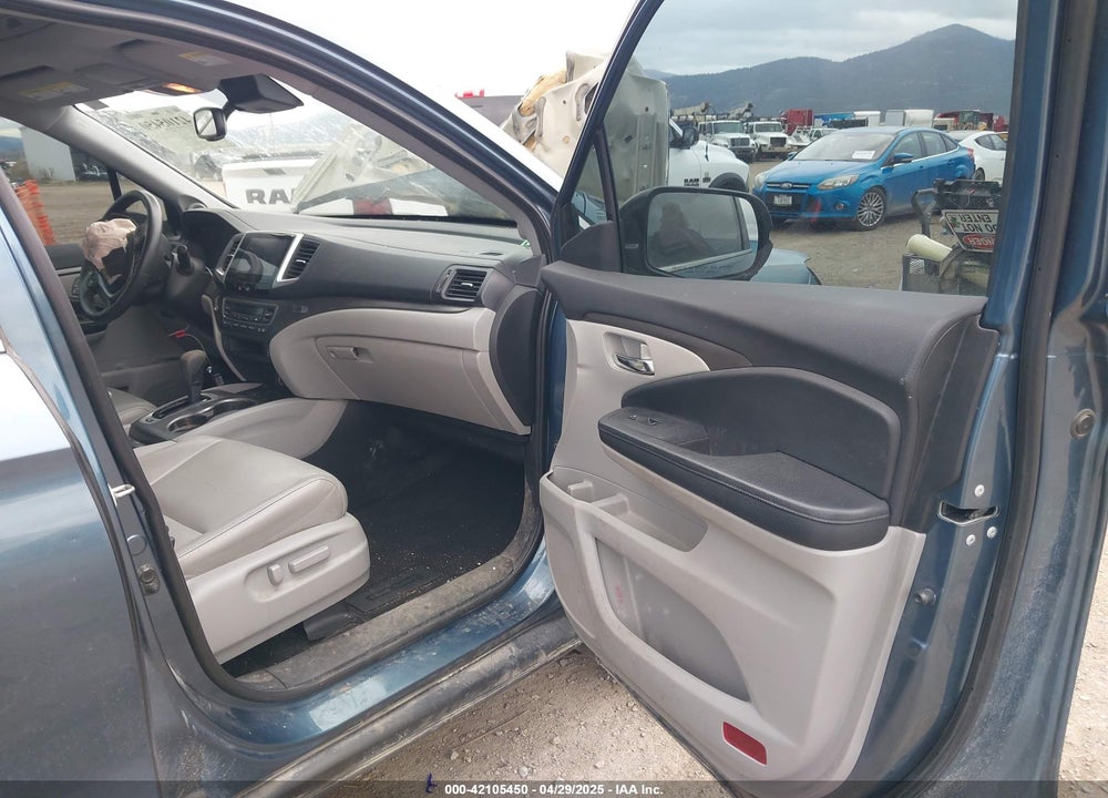 2018 HONDA PILOT EX-L VIN: 5FNYF6H63JB000445