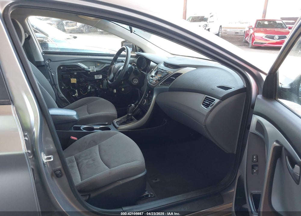 2016 HYUNDAI ELANTRA VIN: 5NPDH4AE8GH720218