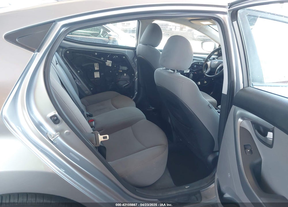 2016 HYUNDAI ELANTRA VIN: 5NPDH4AE8GH720218