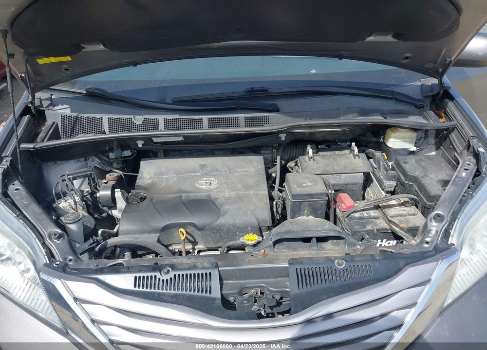 2016 TOYOTA SIENNA XLE 8 PASSENGER VIN: 5TDYK3DC0GS764053