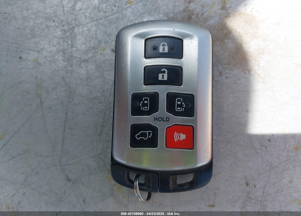 2016 TOYOTA SIENNA XLE 8 PASSENGER VIN: 5TDYK3DC0GS764053