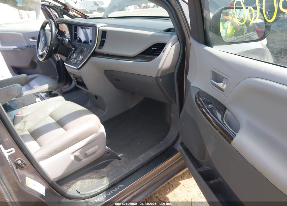 2016 TOYOTA SIENNA XLE 8 PASSENGER VIN: 5TDYK3DC0GS764053