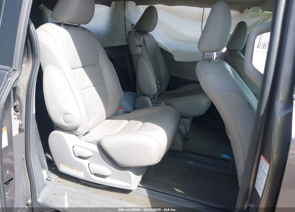 2016 TOYOTA SIENNA XLE 8 PASSENGER VIN: 5TDYK3DC0GS764053