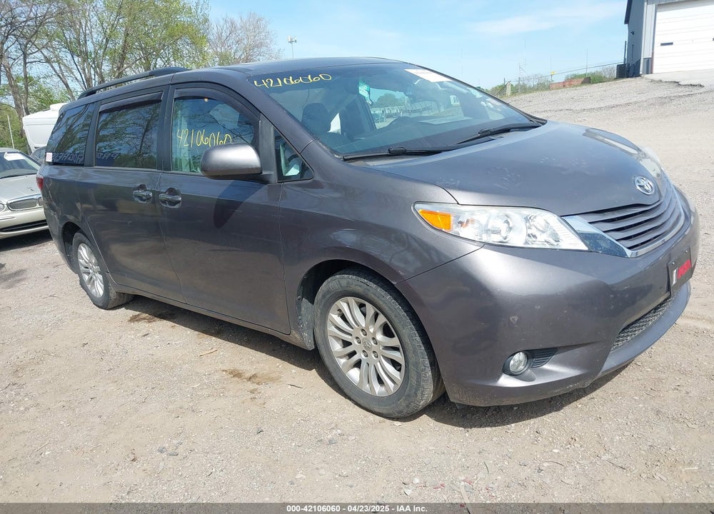 2016 TOYOTA SIENNA XLE 8 PASSENGER VIN: 5TDYK3DC0GS764053