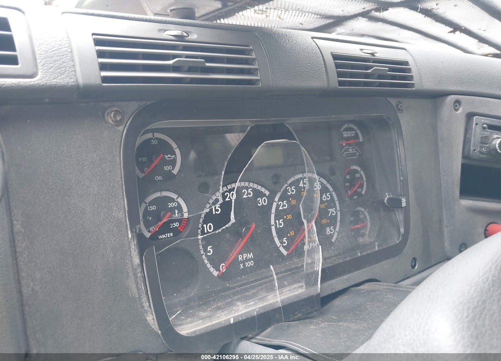 2016 FREIGHTLINER CASCADIA 125 --- VIN: 3AKJGEBG1GSHD0852