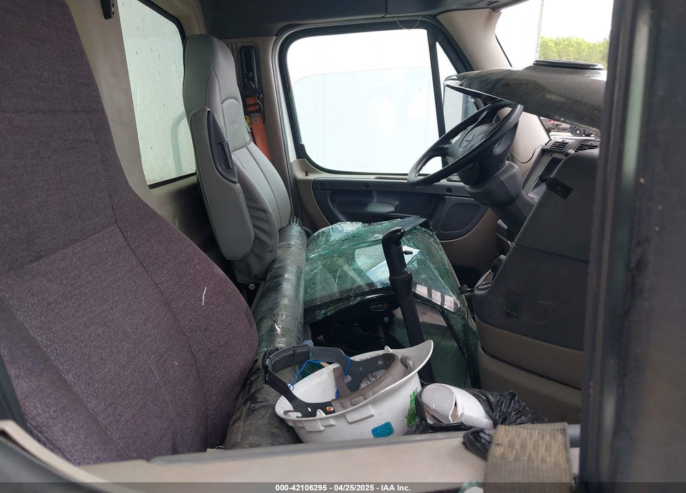 2016 FREIGHTLINER CASCADIA 125 --- VIN: 3AKJGEBG1GSHD0852