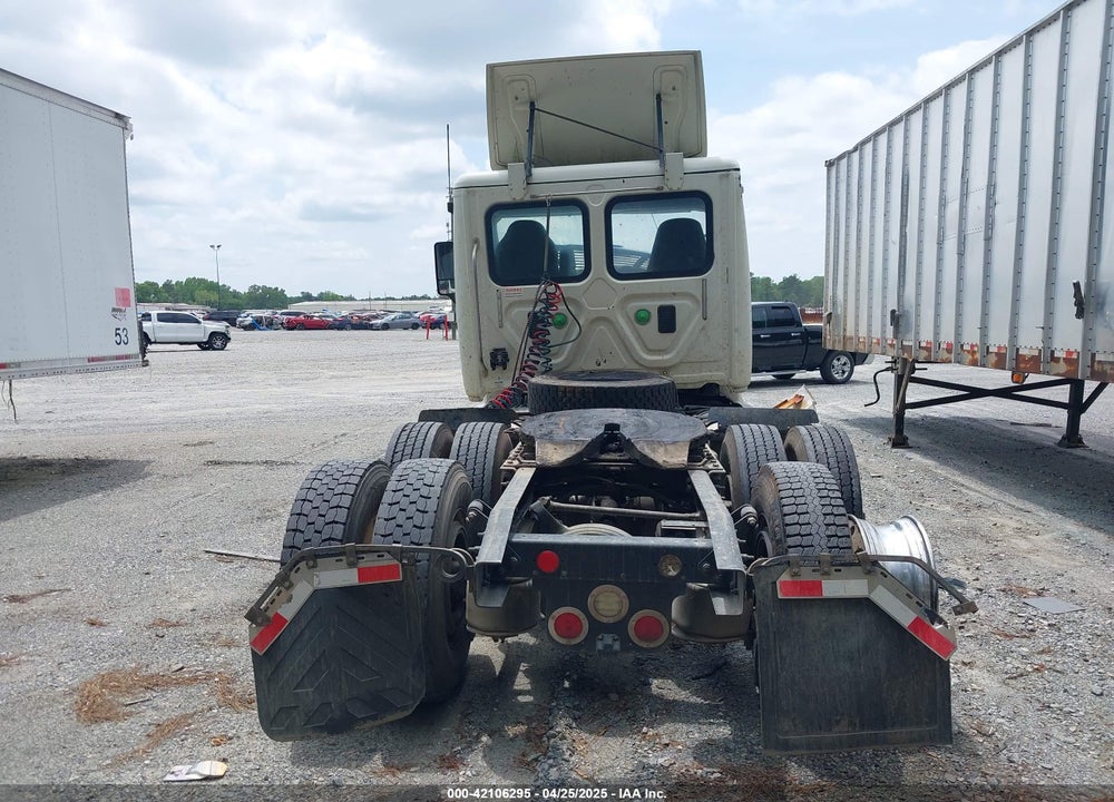 2016 FREIGHTLINER CASCADIA 125 --- VIN: 3AKJGEBG1GSHD0852