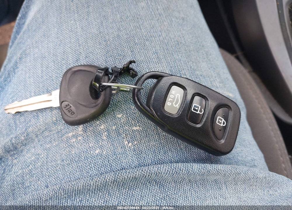 2016 HYUNDAI ELANTRA VIN: 5NPDH4AE5GH750664