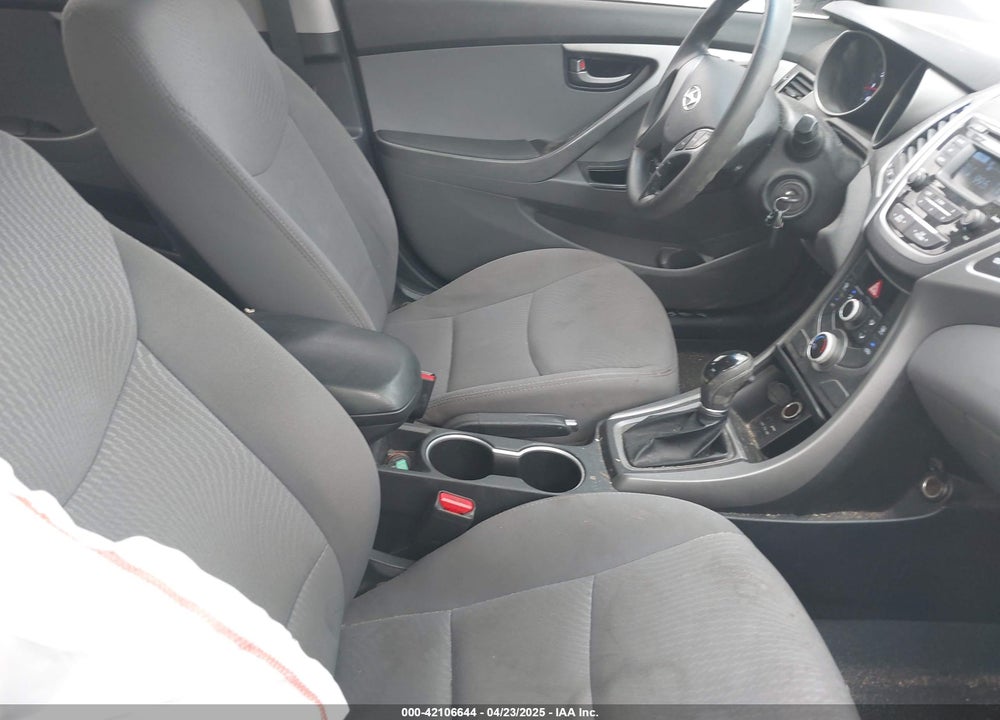 2016 HYUNDAI ELANTRA VIN: 5NPDH4AE5GH750664