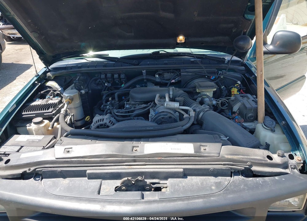 1997 CHEVROLET S-10 LS FLEETSIDE VIN: 1GCCS19X4V8120776